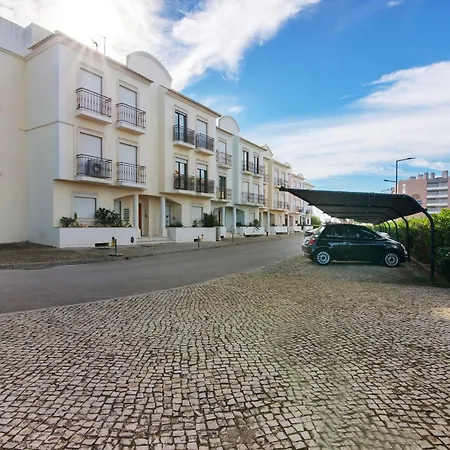 アパート Cosy With Pool 1